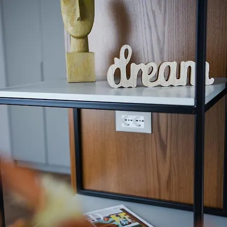 The Wilson * ティラナ